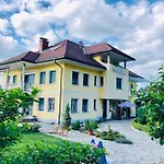 Am Bauernhof Strassonig Vulgo Hornis *
