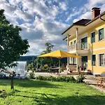 Am Bauernhof Strassonig Vulgo Hornis
