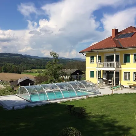 Am Bauernhof Strassonig Vulgo Hornis