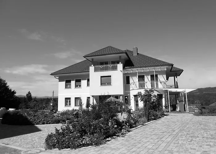 Am Bauernhof Strassonig Vulgo Hornis Moosburg